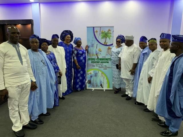 Hon. (Dr) Oladipupo Adebutu with Iperu Remo indigenes in UK at the event