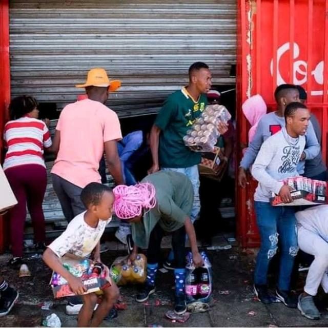 Xenophobic Attacks in South Africa - People Panicking