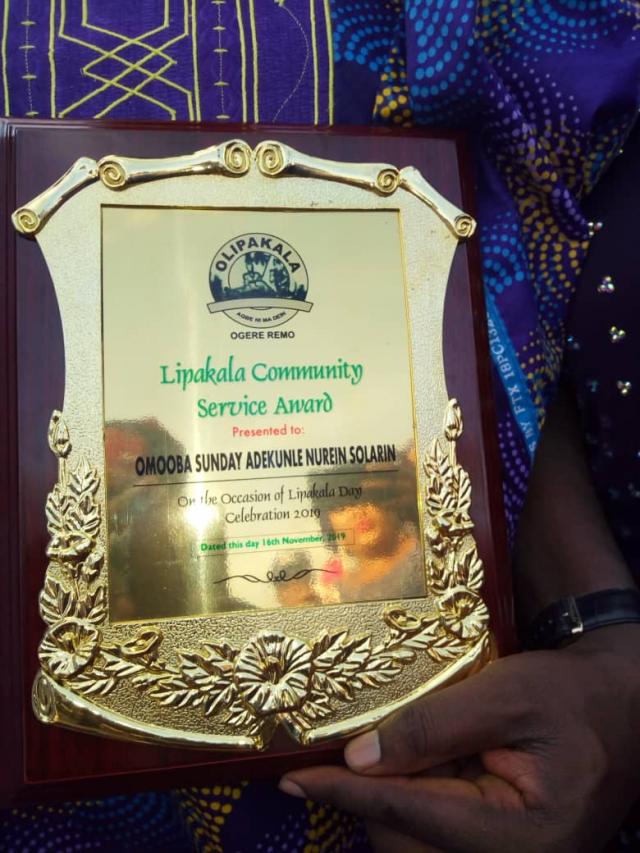 The Lipakala Community Service Award presented to Omooba Sunday Solarin by the people of Ogere Community