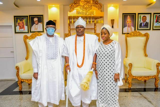 Ekiti State Governor Dr Kayode Fayemi with Oniru of Iru Land, Oba Abdulwasiu Omogbolahan Lawal & Other