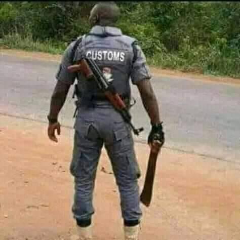 One Killed,7 Injured as Suspected Smugglers Clash With Custom Officers in Ogun 1 A Custom Officer found with a cutlass