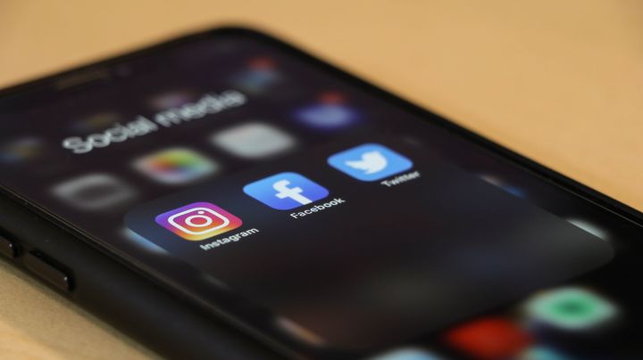 Creative Ways to Promote Your Mobile App 1 Social Media - Instagram - Facebook - Twitter - Mobile Apps