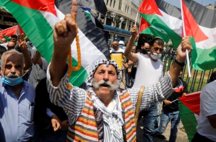 Palestinian People protesting for their rights