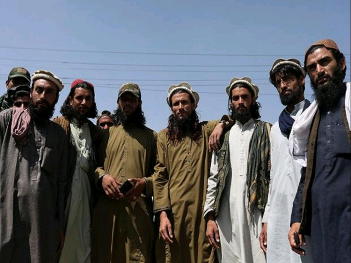 War In Afghanistan Now Over, Will Announce Govt In Few Days — Taliban Says 1 Taliban Members Pose For A Photograph In Kabul