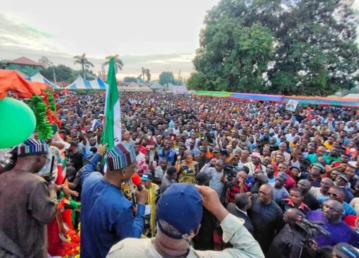 2023: More Knocks On APC As Prominent Benue Citizens Lead Thousands To PDP 1 Governor, Samuel OGovernor Samuel Ortom And APC Defectorsrtom