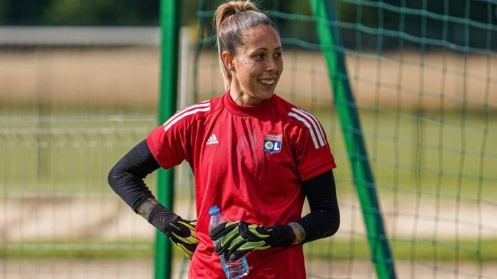 Atletico Madrid Looks Up To Barcelona - Lola Gallardo 1 Lola Gallardo