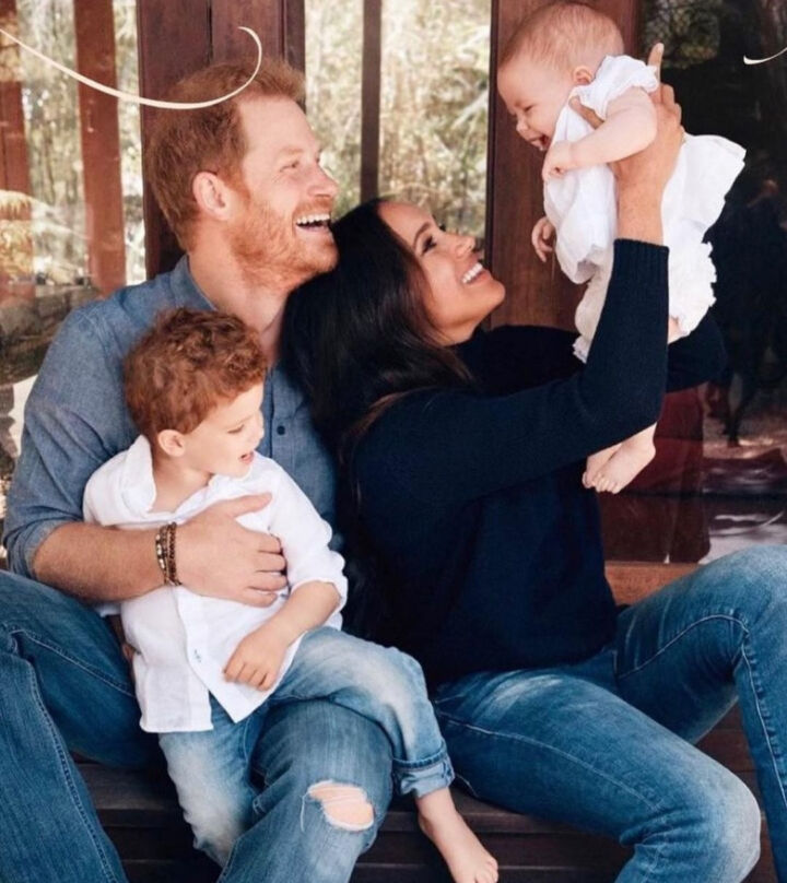 Prince Harry, Meghan Markle Flaunt Cute Christmas Photo 2 Prince Harry and Meghan Markle