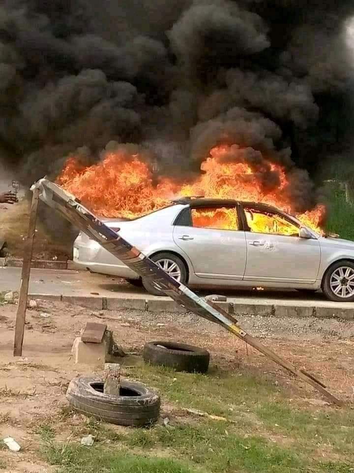 2023: Cars Burnt, Many Sustain Injuries As PDP Supporters Clash In Bayelsa 1 Bayelsa Car Burn