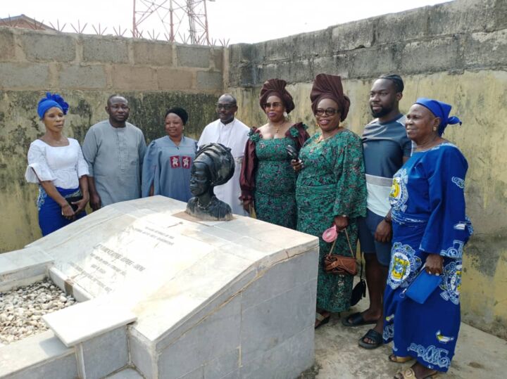 Asiwaju Bolarinwa Oluwole with Methodist Church clerics after the offer of prayers for the departed, Madam Atinuke Oluwole-Odunsi