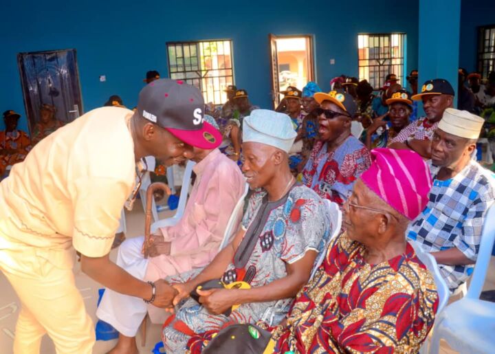 Ogun 2023: Ikenne LG Leaders back Adeniye's Aspiration for State Assembly 10 Hon Adeniye greets the leaders.