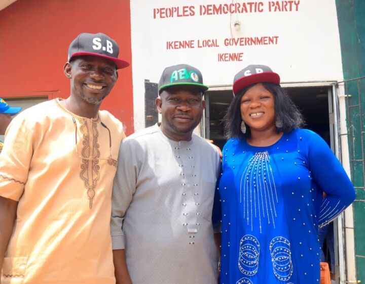 Hon (Dr) Sulaiman Adeniye, Asiwaju Bolarinwa Oluwole and Mrs Adeniye.