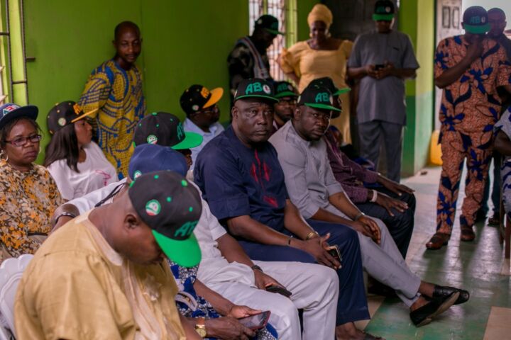 Hon Mufutau Oduwaiye with Asiwaju Bolarinwa Oluwole while others look on