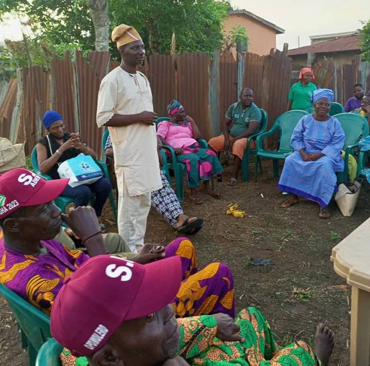 Hon Dr SB Adeniye encouraging members at the Peoples Democratic Party, PDP Weekly General Meeting of Ward 7, Ogere Remo, April 14, 2022