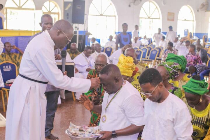 Assistant Venerable Most Superior F.B Falade JP prays for Oluwole.