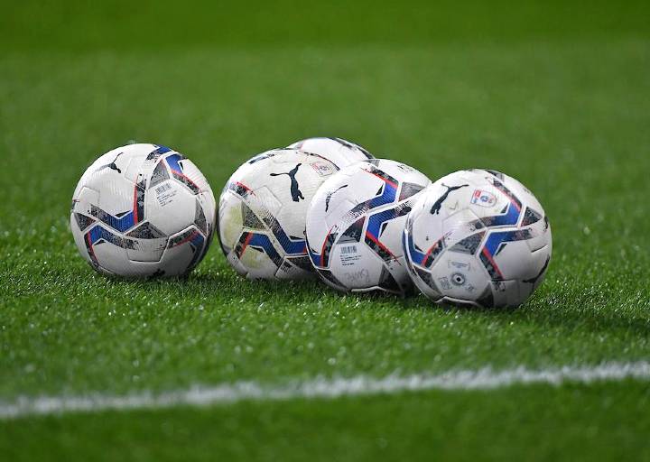 Transfer Targets That Make Sense For Manchester United This Summer 1 Footballs on Pitch