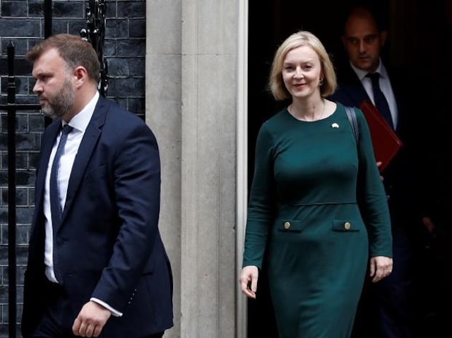 UK PM Liz Truss has told staff she expects them to wear ties and smarten up 1 New British Prime Minister Liz Truss