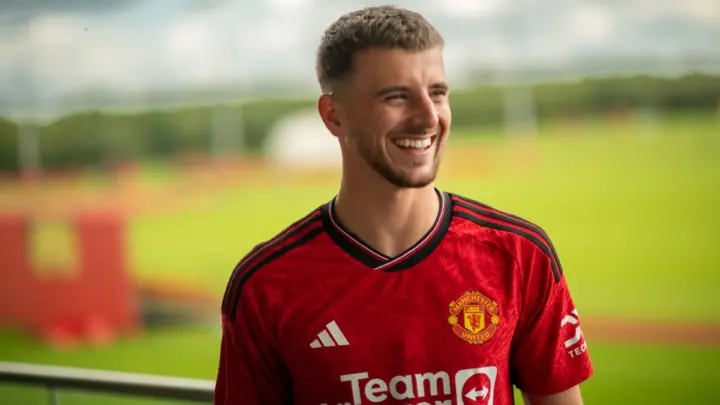 Professional Autograph Hunters Must Be Stopped From Harassing Footballers - MUFC 1 Mason Mount