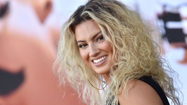 Tori Kelly Hospitalized After Collapsing In LA 1 Tori Kelly