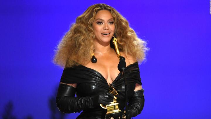 Beyonce And Her Daughters Dazzle The Crowd At Her "Cowboy Carter Tour" 1 Beyonce
