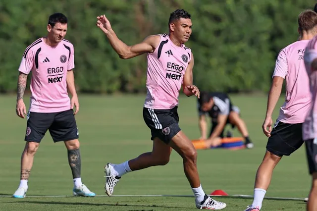 Casemiro and Lionel Messi 